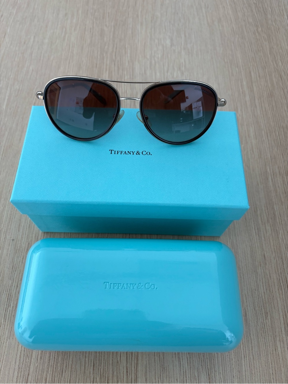LIKE NEW Tiffany & Co. Pilot Sunglasses for women TF3059 6091/3B 55017 140 3N